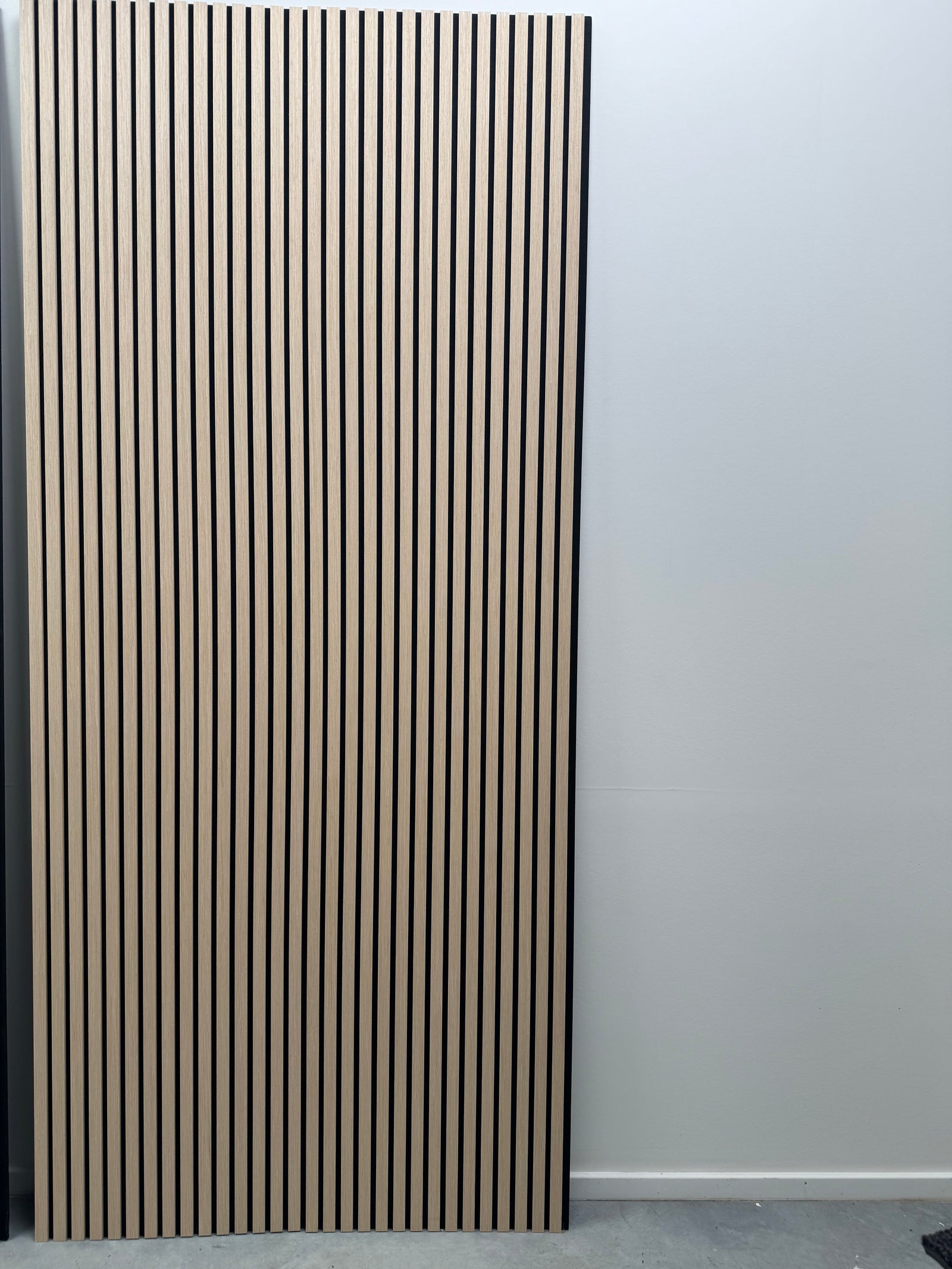 Parket-wandpaneel Akoestisch Wandpaneel Oak 60 x 270 cm - Per 2 stuks verkocht.