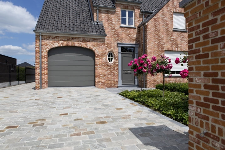 Natuursteen buitentegels Kandla Grey – Grijze zandsteen terrastegels en kasseien