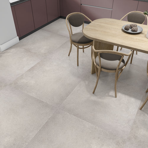 Keramische betonlook tegel in formaat 100x100 cm geplaatst in een keuken.